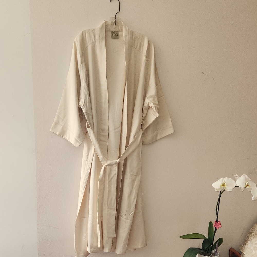 NWOT, JW Spa Coolection Cotton Blend  Robe Size OS